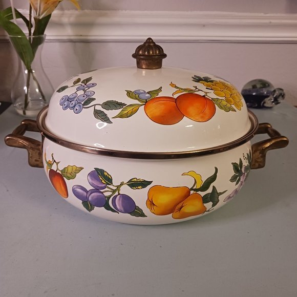Essence Vintage Tabletops Unlimited 5 QT. Dutch Oven - Picture 1 of 11